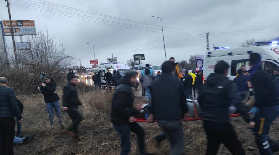 İşçi servisi takla attı: Çok sayıda yaralı var