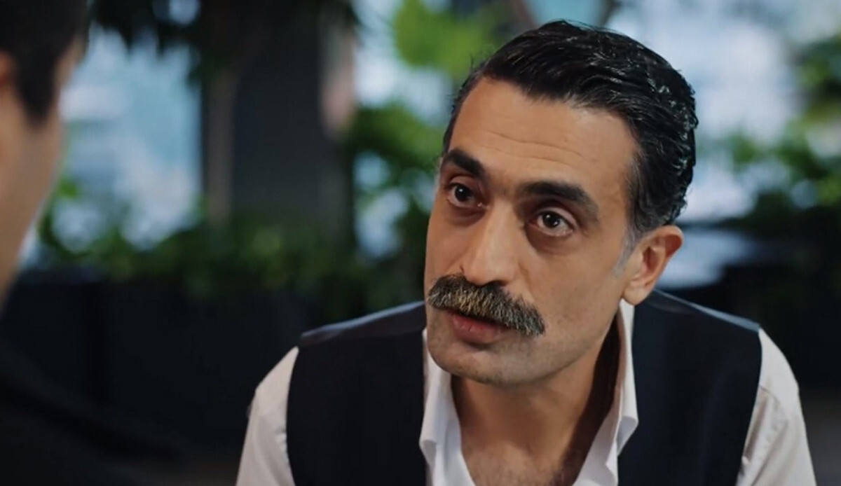 ‘Bilesin’ repliği dillerde… Yalı Çapkını’nın Kazım Ağa’sı senaryoda kendisini etkileyen detayı ilk kez açıkladı