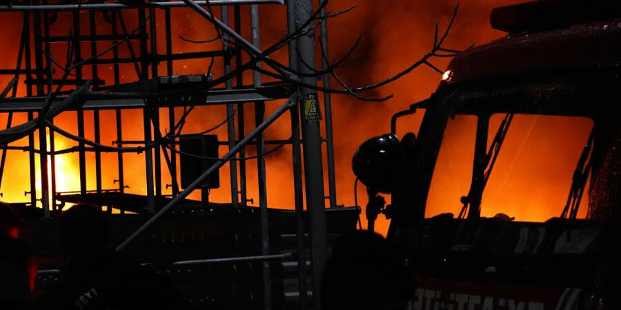 Son dakika! Zeytinburnu'nda doğalgaz borusu patladı: Çok sayıda ekip sevk edildi Son dakika! Zeytinburnu'nda doğalgaz borusu patladı: Çok sayıda ekip sevk edildi