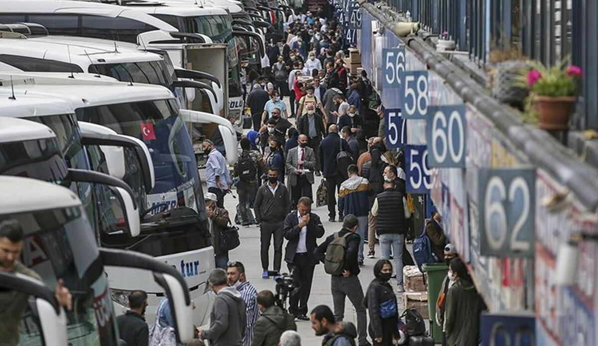 15 Temmuz Demokrasi Otogarı'da korkunç olay! Yolcu otobüsün altında kaldı 15 Temmuz Demokrasi Otogarı'da korkunç olay! Yolcu otobüsün altında kaldı
