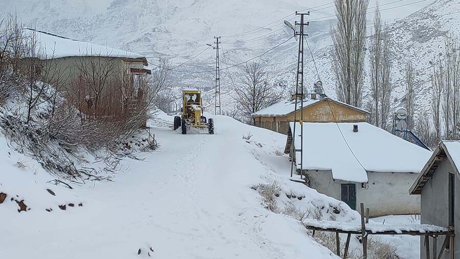 Adıyaman kar altında kaldı, bir çok yere ulaşım sağlanamıyor