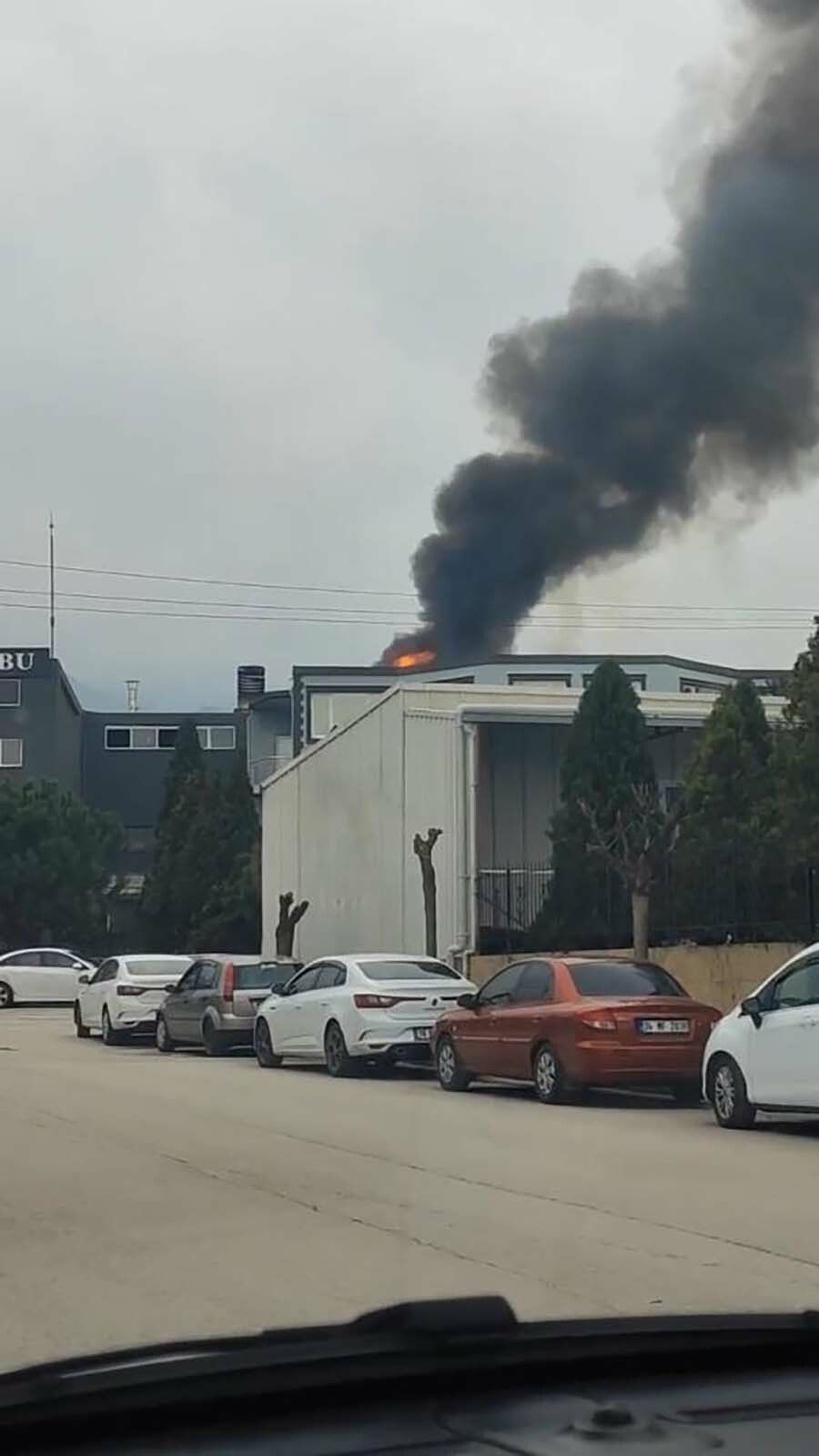Bursa'da sıcak saatler! Çok sayıda ekip olay yerinde Bursa'da sıcak saatler! Çok sayıda ekip olay yerinde