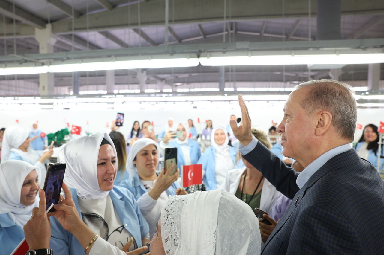 Cumhubaşkanı Erdoğan duyurdu: Kadın istihdamında Cumhuriyet rekoru kırdık