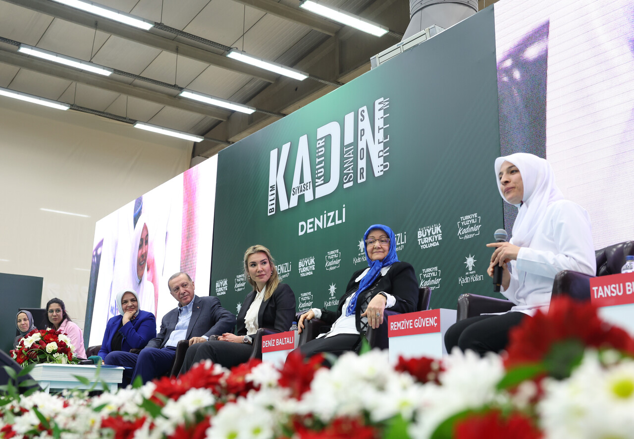 Cumhubaşkanı Erdoğan duyurdu: Kadın istihdamında Cumhuriyet rekoru kırdık