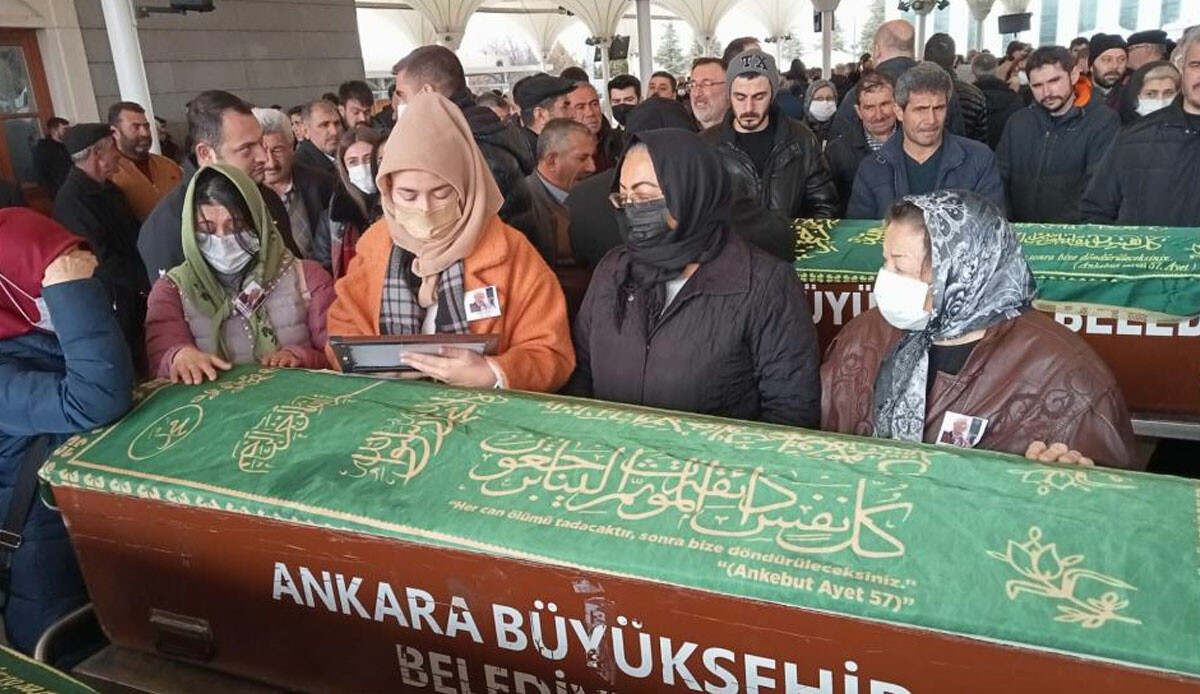 Menderes'in idamını fotoğraflamıştı, İsmail Şenyüz hayatını kaybetti! Son yolcuğuna gözyaşları ile uğurlandı Menderes'in idamını fotoğraflamıştı, İsmail Şenyüz hayatını kaybetti! Son yolcuğuna gözyaşları ile uğurlandı