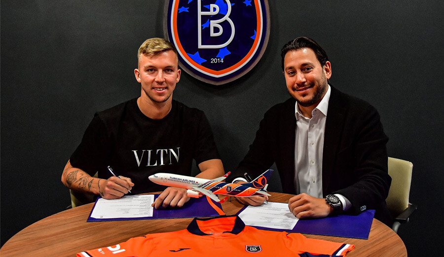Medipol Başakşehir yeni transferi Eden Karzev için imza töreni düzenledi Medipol Başakşehir yeni transferi Eden Karzev için imza töreni düzenledi