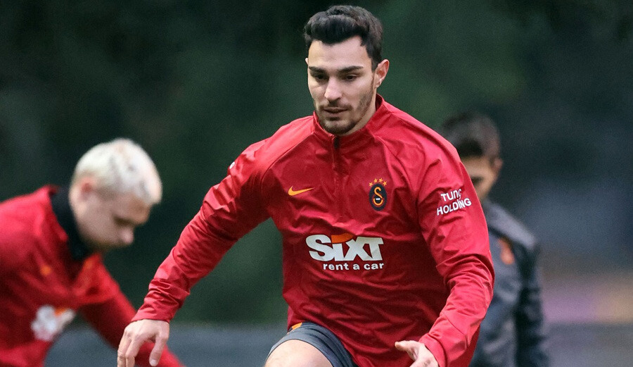 Kaan Ayhan Galatasaray formasıyla çıkacağı ilk maçında tarihe geçebilir