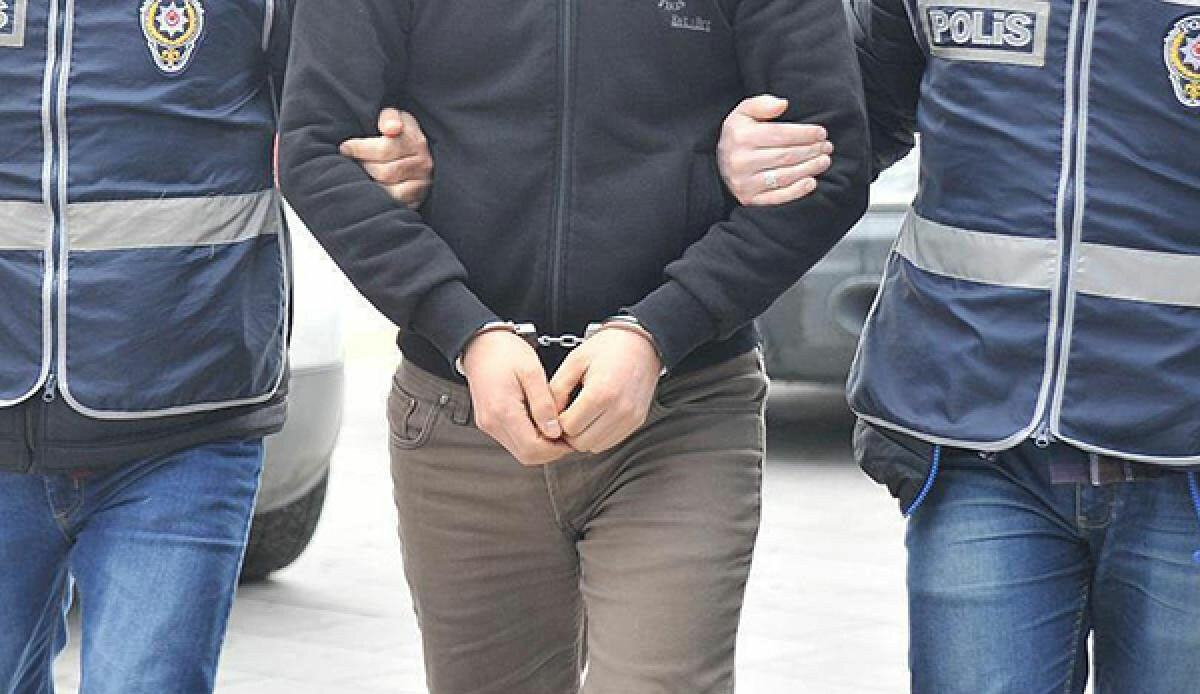 İstanbul'da DEAŞ operasyonu: 9 şüpheli kıskıvrak yakalandı İstanbul'da DEAŞ operasyonu: 9 şüpheli kıskıvrak yakalandı