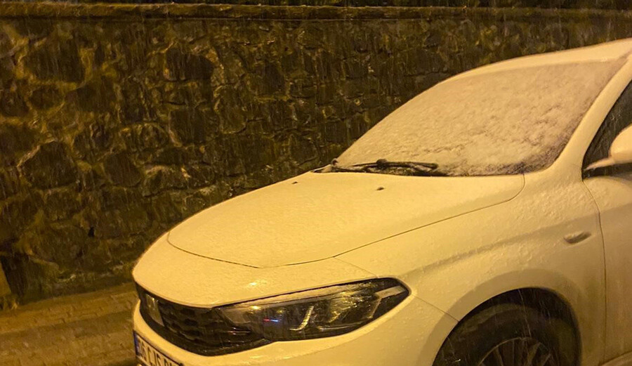 Meteoroloji uyarmıştı! İstanbul'da hasret bitti, kar başladı