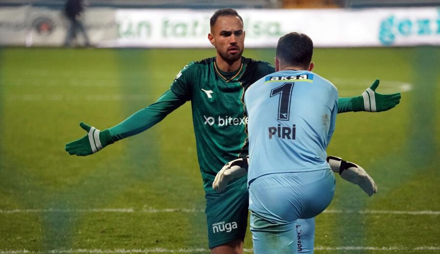 Girusunspor düşer mi? Hakan Keleş Kasımpaşa'ya 5-1 mağlup oldukları maçın ardından kafa karıştırdı Girusunspor düşer mi? Hakan Keleş Kasımpaşa'ya 5-1 mağlup oldukları maçın ardından kafa karıştırdı