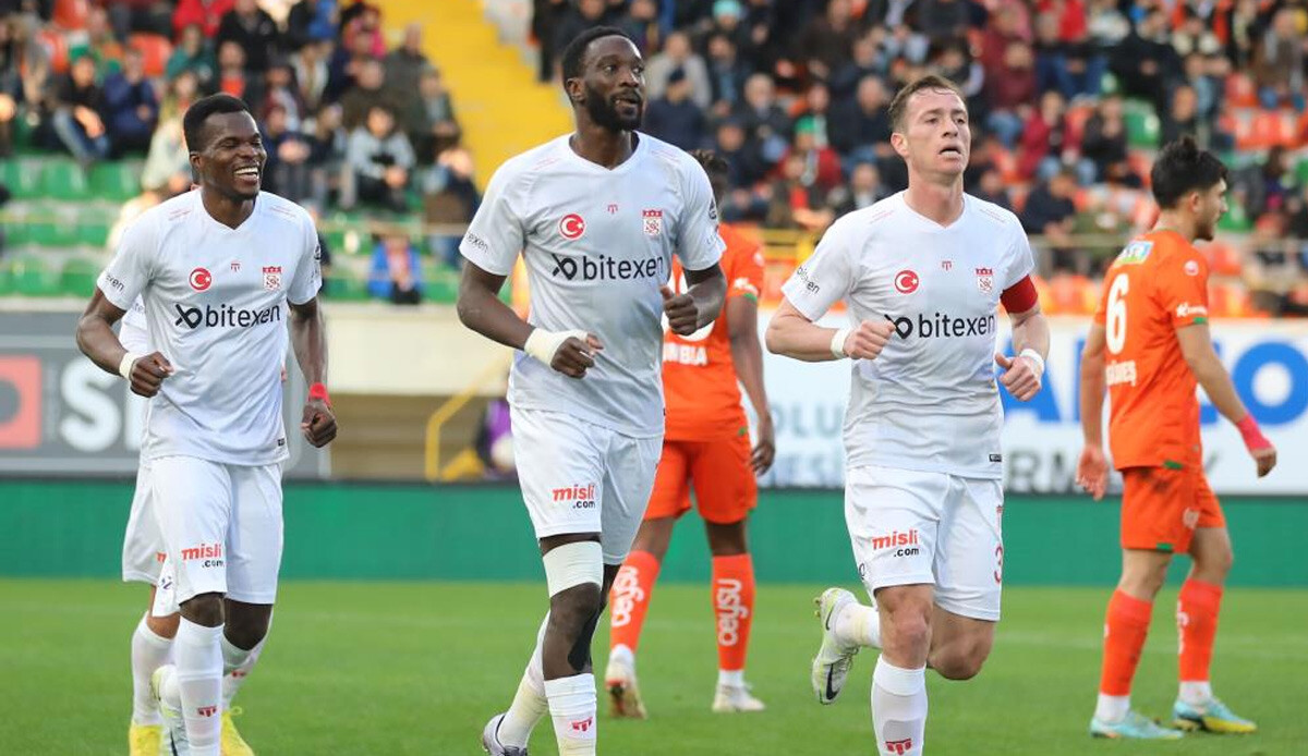 Sivasspor - Beşiktaş maçı öncesi sakatlık şoku! Mustapha Yatabare forma giyemeyecek Sivasspor - Beşiktaş maçı öncesi sakatlık şoku! Mustapha Yatabare forma giyemeyecek