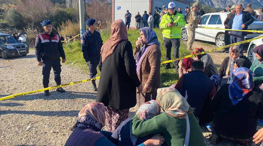 Son dakika: Antalya'da dehşet: Araç içerisinde 1'i muhtar 3'ü kişiyi öldürdü