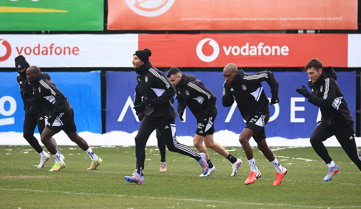 Beşiktaş'ta büyük kriz! Problem 'orta'da... Beşiktaş'ta büyük kriz! Problem 'orta'da...