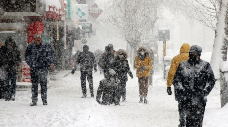 Karda kaymaya son! 'Penguen' yürüyüşüyle düşmeden eve ulaşın