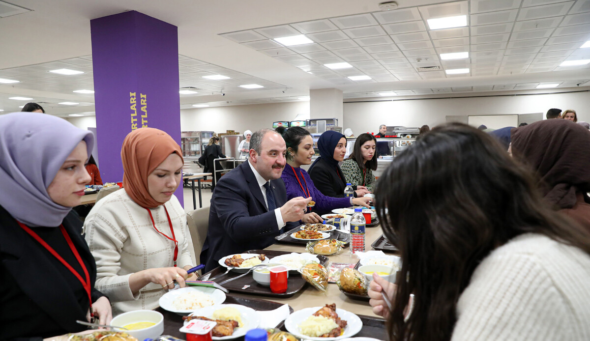 Bakan Varank gençlere vizyon aşıladı: Ülkeler İHA ve SİHA'larımızı almak için sıraya girmiş durumda