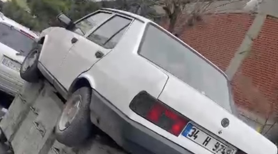 Oto sanayide şaşırtan manzara: Arabayı çöpe attı Oto sanayide şaşırtan manzara: Arabayı çöpe attı