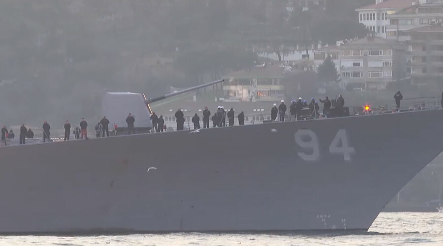 ABD savaş gemisi İstanbul'da: Dolmabahçe açıklarına demirledi