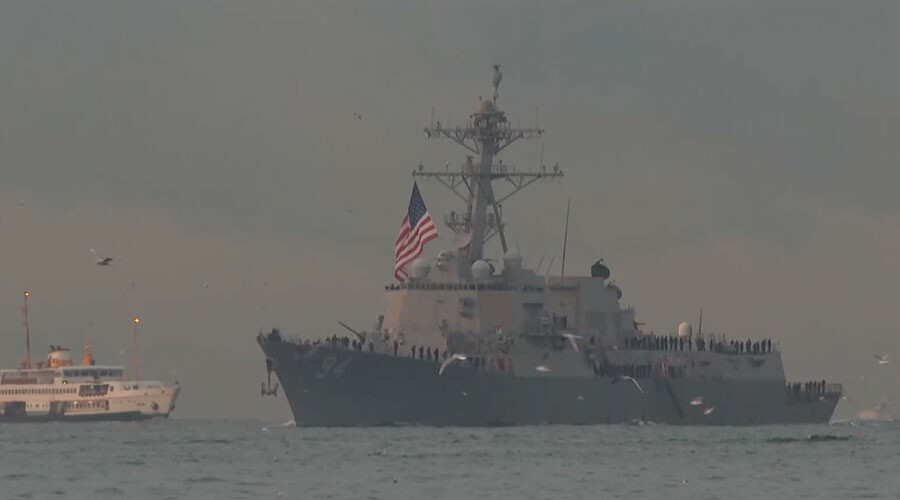 ABD savaş gemisi İstanbul'da: Dolmabahçe açıklarına demirledi