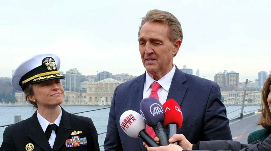 ABD savaş gemisi İstanbul'da: Dolmabahçe açıklarına demirledi