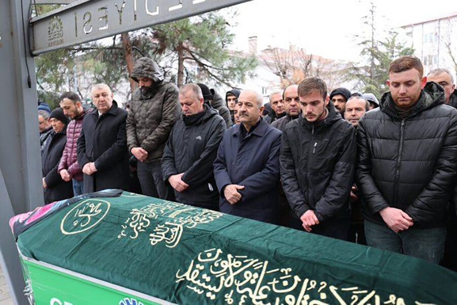 Literatüre giren genç anne Nida Pelit hayatını kaybetti