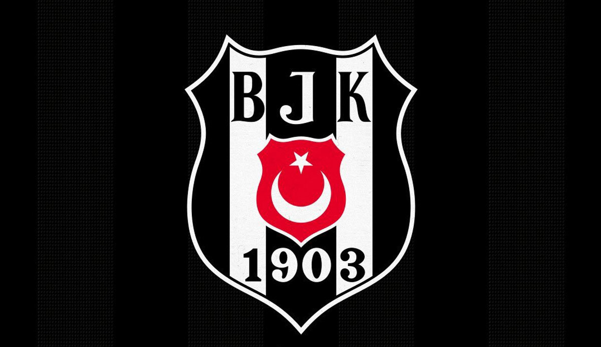 Beşiktaş topa girdi: "Olmayan penaltılarla liderlik koltuğunda oturan Galatasaray..!" Beşiktaş topa girdi: "Olmayan penaltılarla liderlik koltuğunda oturan Galatasaray..!"