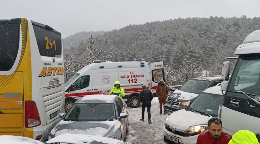 Son dakika: Bolu'da zincirleme kaza: Anadolu otoyolunun İstanbul yönü trafiğe kapatıldı Son dakika: Bolu'da zincirleme kaza: Anadolu otoyolunun İstanbul yönü trafiğe kapatıldı