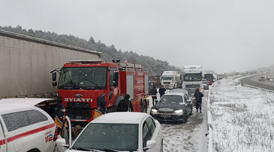Son dakika: Bolu'da zincirleme kaza: Anadolu otoyolunun İstanbul yönü trafiğe kapatıldı Son dakika: Bolu'da zincirleme kaza: Anadolu otoyolunun İstanbul yönü trafiğe kapatıldı