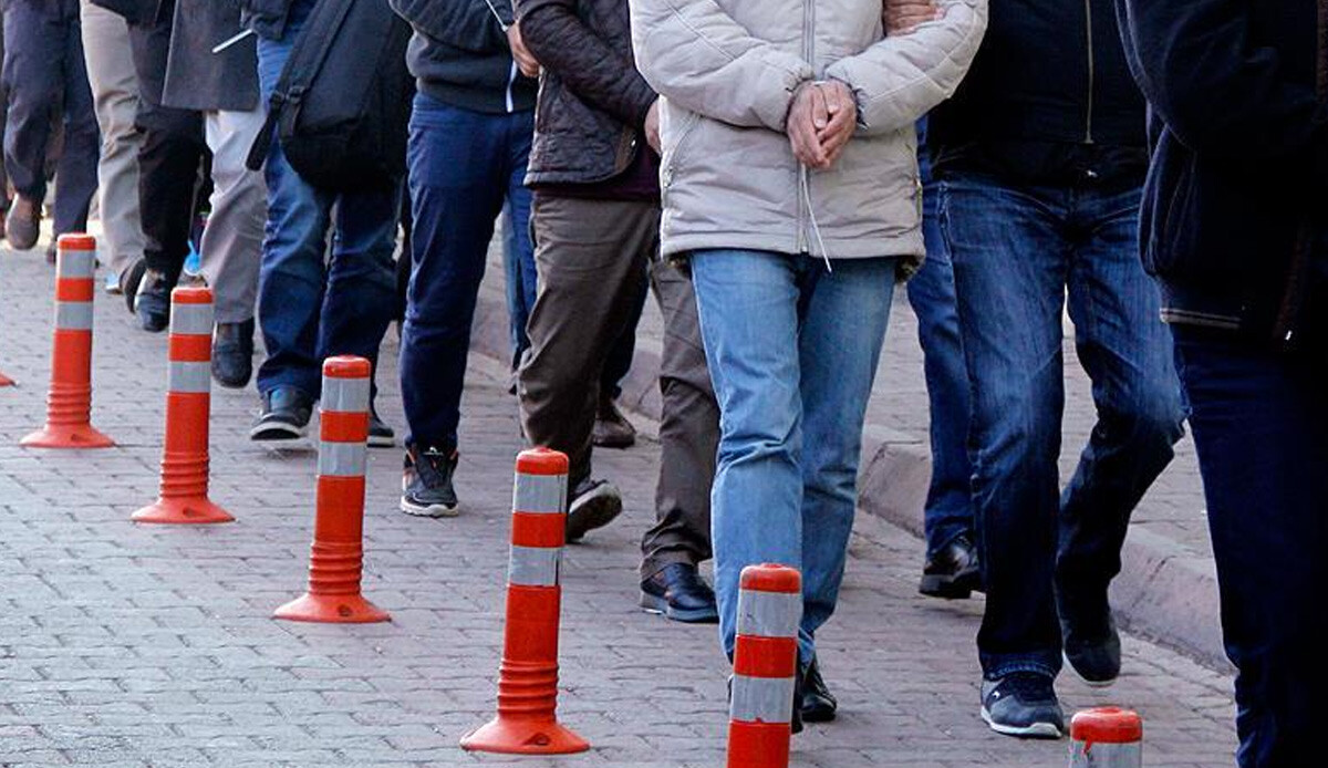 16 terörist Yunanistan'a kaçmaya çalışırken yakalandı 16 terörist Yunanistan'a kaçmaya çalışırken yakalandı