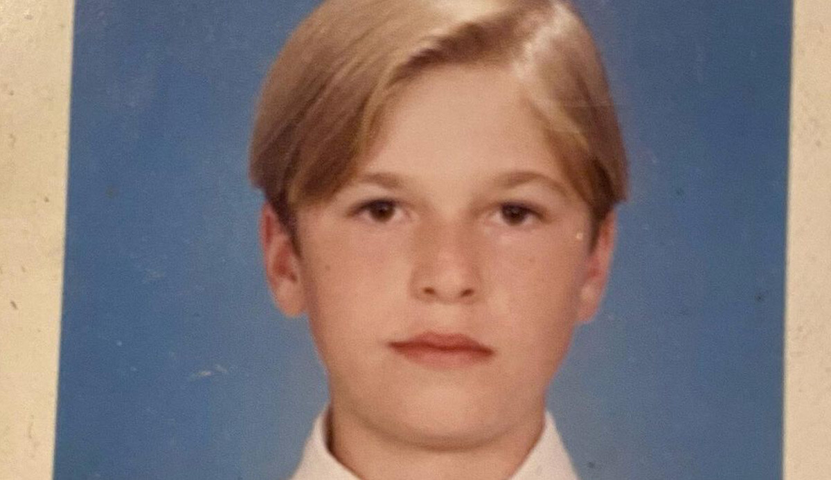 Ünlü oyuncu paylaştı: Tiyatroya başladığım yıl, yaş 15… Görenler “Değişmeyen tek şey bakışlar” yorumunu yaptı