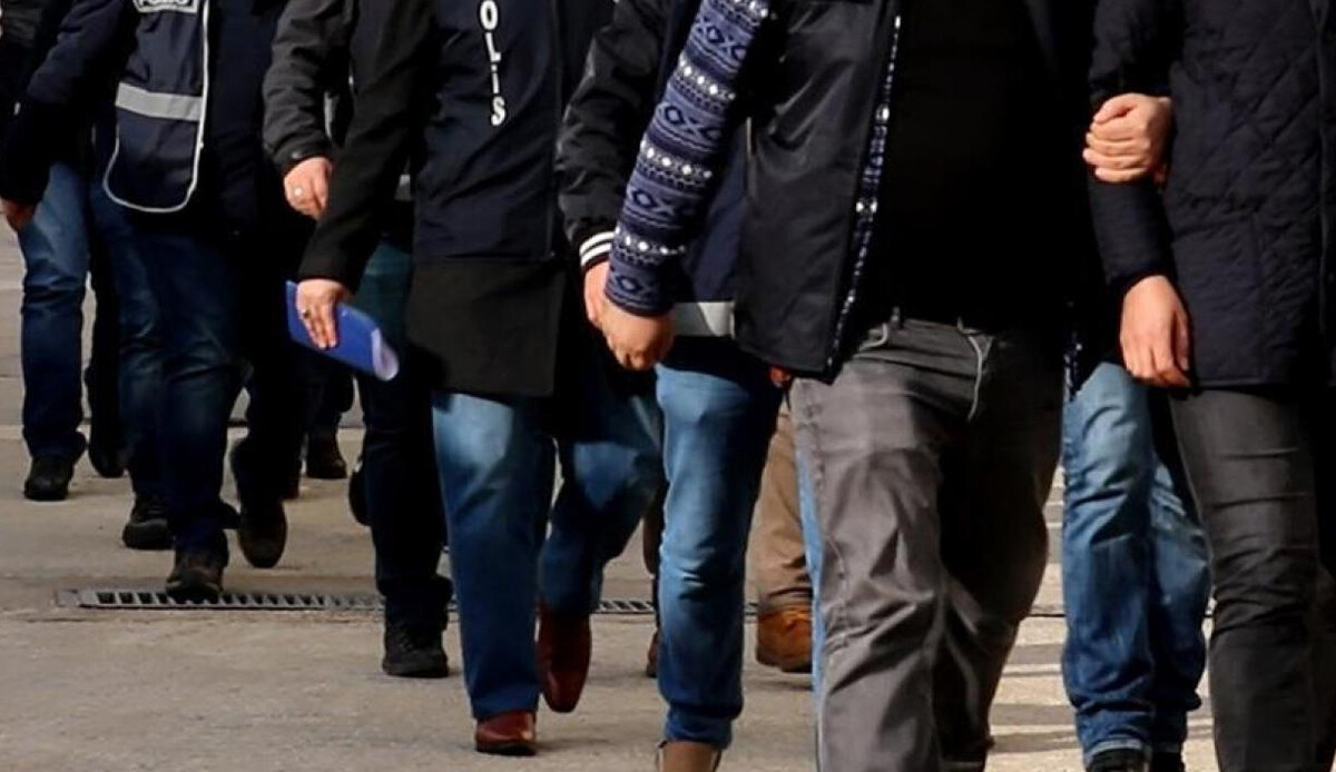 İstanbul’da haklarında arama kararı bulunan firari 37 şüpheli yakalandı