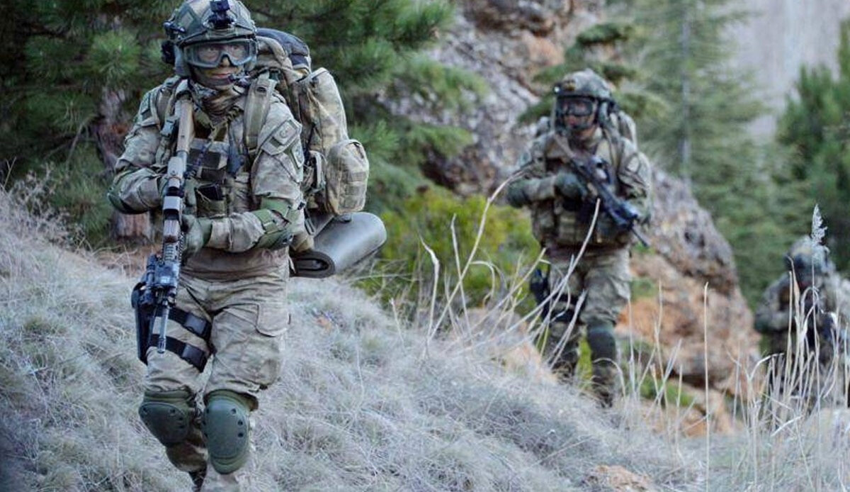 Pençe-Kilit'le teröre darbe! 3 terörist silahlarıyla birlikte etkisiz hale getirildi Pençe-Kilit'le teröre darbe! 3 terörist silahlarıyla birlikte etkisiz hale getirildi