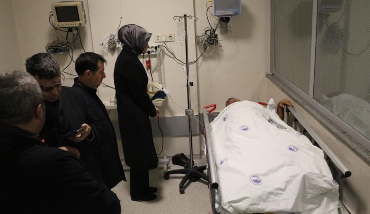 Son dakika! Afyonkarahisar'da yolcu otobüsü devrildi: Ölü sayısı 8'e yükseldi, 42 kişi yaralı Son dakika! Afyonkarahisar'da yolcu otobüsü devrildi: Ölü sayısı 8'e yükseldi, 42 kişi yaralı