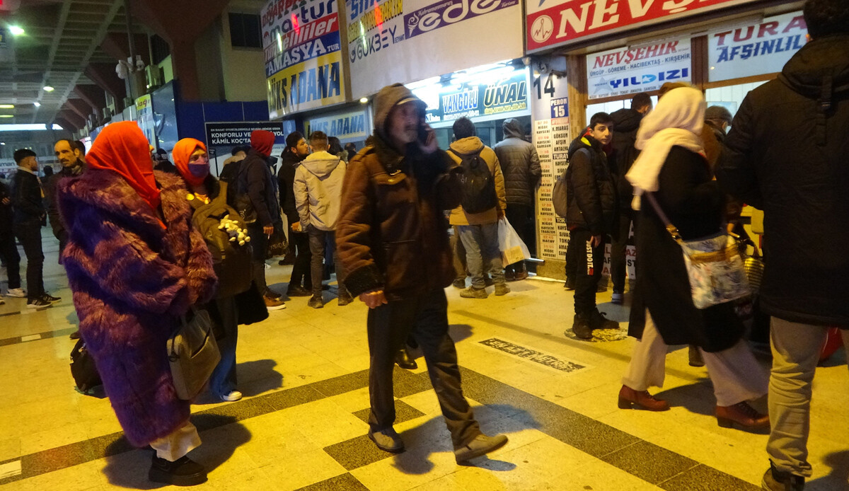 Adana'da bazı firmalar depremi fırsat bilerek bilet fiyatlarını artırdı, vatandaş isyan etti Adana'da bazı firmalar depremi fırsat bilerek bilet fiyatlarını artırdı, vatandaş isyan etti
