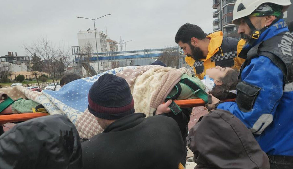 13 saat sonra müjdeli haber geldi: 15 yaşındaki Bedriye sağ salim kurtarıldı 13 saat sonra müjdeli haber geldi: 15 yaşındaki Bedriye sağ salim kurtarıldı