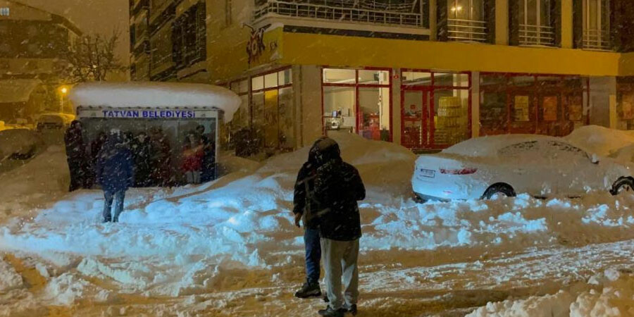 Kahramanmaraş’taki deprem Bitlis’te de şiddetli şekilde hissedildi: Camilerden sela sesleri yükseldi