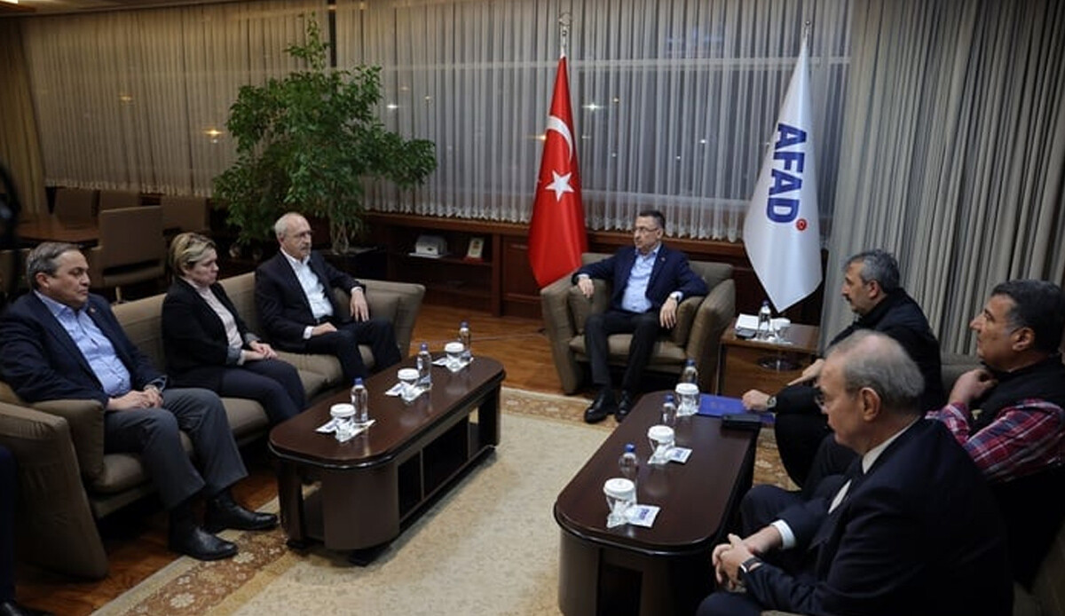 CHP Lideri Kemal Kılıçdaroğlu AFAD merkezini ziyaret etti, Oktay ve beraberindeki yetkililerden bilgi aldı