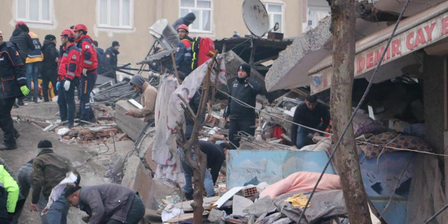 2 kişinin öldüğü, 106 kişinin yaralandığı iş merkezinin çökme anı kamerada: Toz bulutu alev topu gibi yayıldı 2 kişinin öldüğü, 106 kişinin yaralandığı iş merkezinin çökme anı kamerada: Toz bulutu alev topu gibi yayıldı