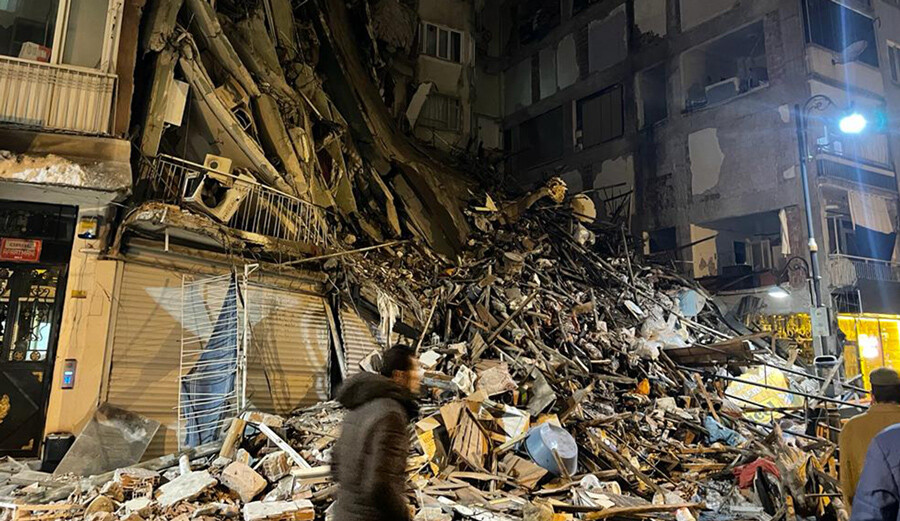 Kahramanmaraş'ta 7,7 büyüklüğünde deprem: Malatya'da çok sayıda bina çöktü, enkazda çok sayıda vatandaş var