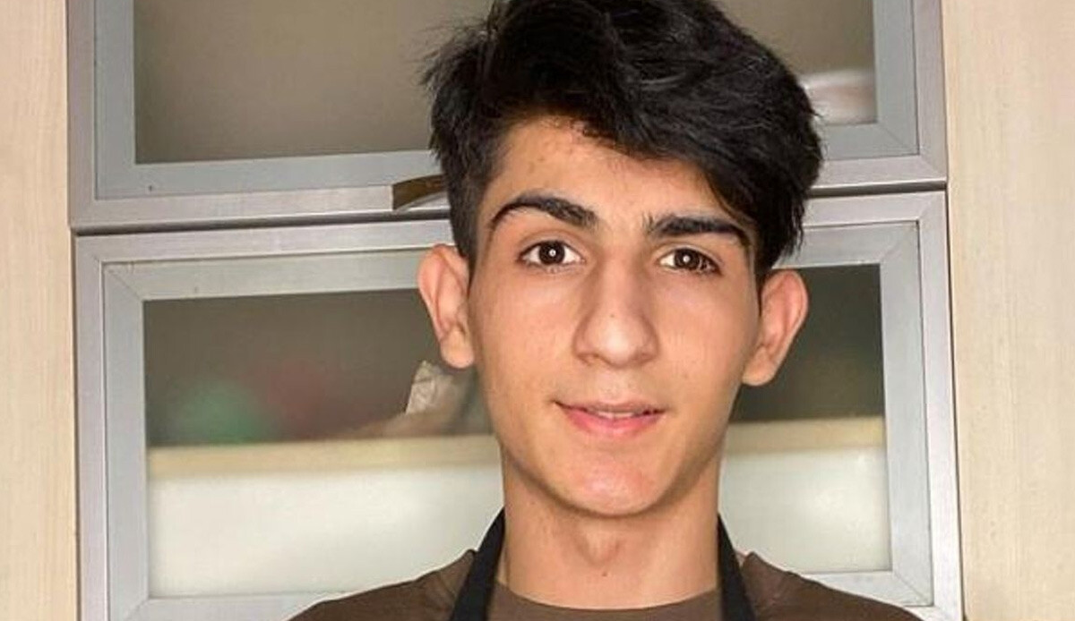Fenomen Taha Duymaz ailesiyle deprem enkazı altında kaldı, kardeşi yardım çağrısı yaptı Fenomen Taha Duymaz ailesiyle deprem enkazı altında kaldı, kardeşi yardım çağrısı yaptı