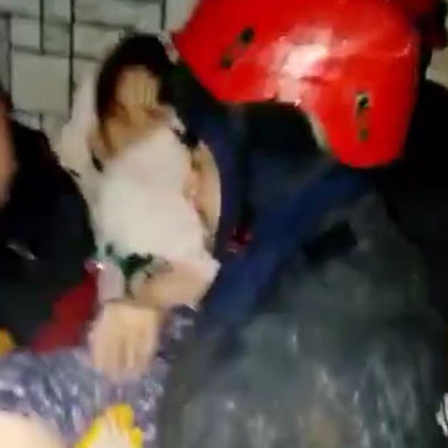 Ümitler tükenirken gerçekleşen kurtuluş: Enkaz altında yaşam mücadelesini kazandılar Ümitler tükenirken gerçekleşen kurtuluş: Enkaz altında yaşam mücadelesini kazandılar