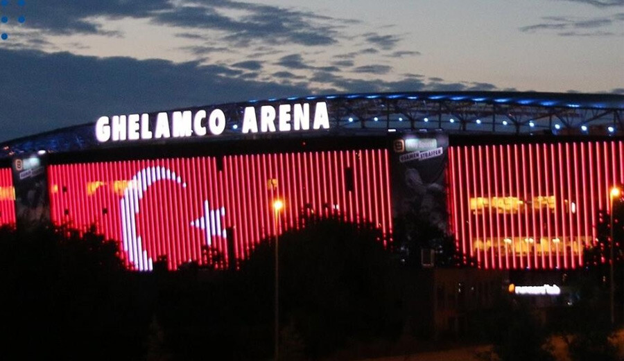 KAA Gent stadını Türk bayrağı ile ışıklandırdı! Ghelamco Arena'nın dış cephesi Kırmızı-Beyaz KAA Gent stadını Türk bayrağı ile ışıklandırdı! Ghelamco Arena'nın dış cephesi Kırmızı-Beyaz