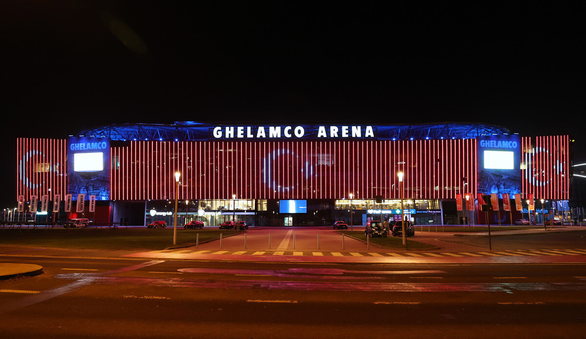 KAA Gent stadını Türk bayrağı ile ışıklandırdı! Ghelamco Arena'nın dış cephesi Kırmızı-Beyaz KAA Gent stadını Türk bayrağı ile ışıklandırdı! Ghelamco Arena'nın dış cephesi Kırmızı-Beyaz