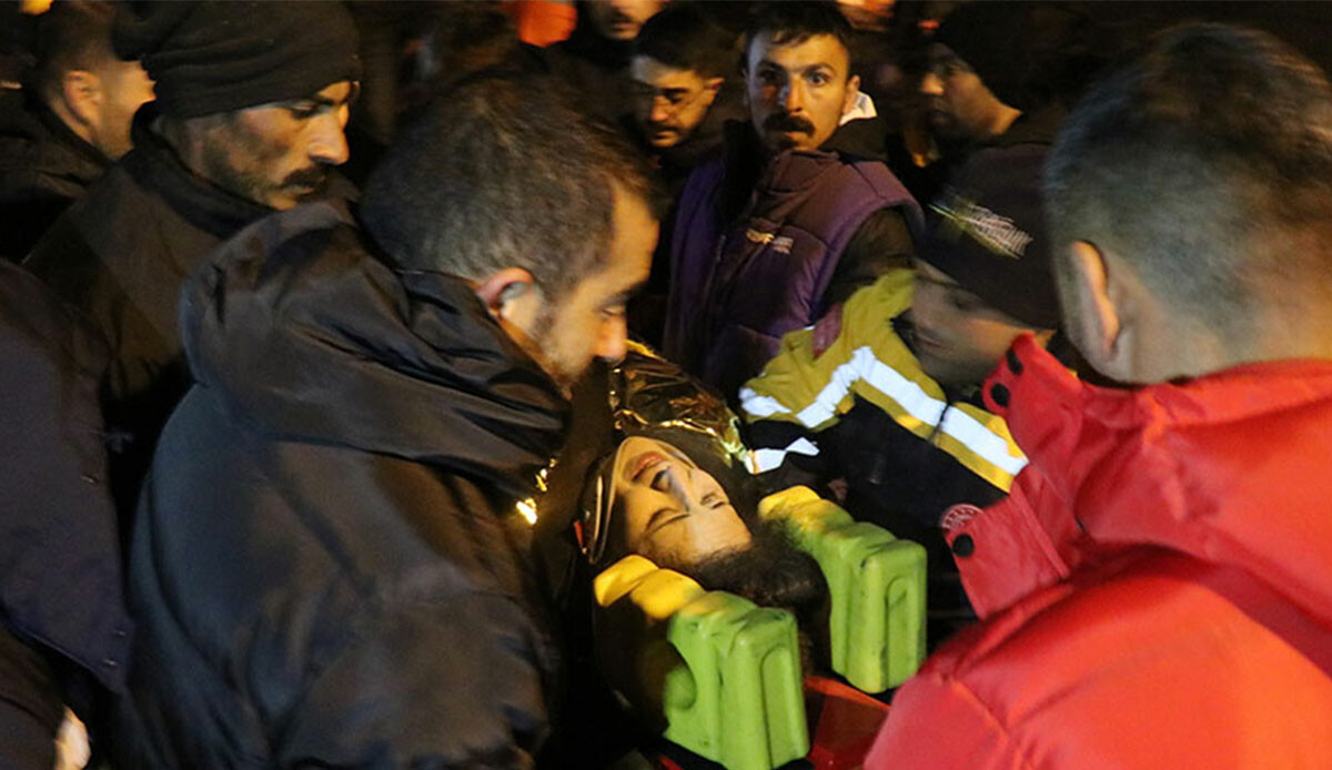 Enkazın altından 24 saat sonra kurtarıldı… Deniz Kaya Osmaniye’de umut oldu!