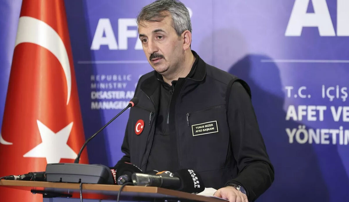 AFAD Başkanı Sezer: Can kaybı sayısı an itibarıyla 2 bin 921’e yükseldi AFAD Başkanı Sezer: Can kaybı sayısı an itibarıyla 2 bin 921’e yükseldi