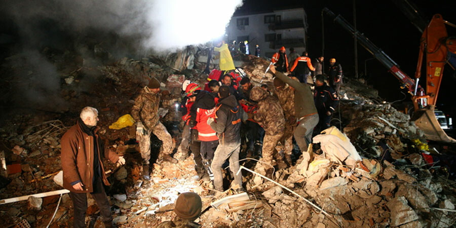 Zamana karşı yarış devam ediyor… Osmaniye'de depremden 26 saat sonra bir kişi kurtarıldı Zamana karşı yarış devam ediyor… Osmaniye'de depremden 26 saat sonra bir kişi kurtarıldı