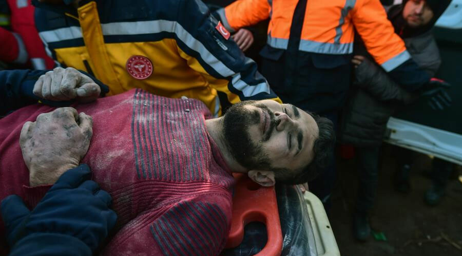 Depremin merkezinde inanılmaz kurtuluş: 59 saat sonra enkazdan çıkarıldı