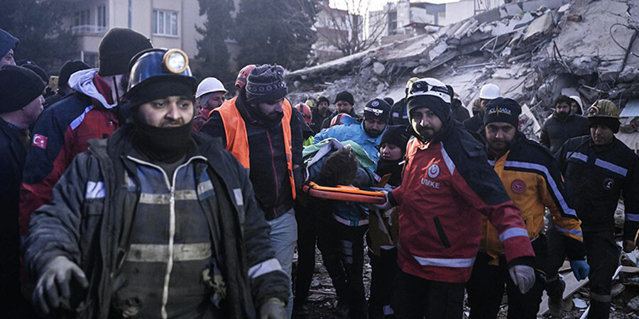 Evladının kurtuluşunu saniye saniye takip etti: 'Sen çık ben Galatasaraylı olurum oğlum'