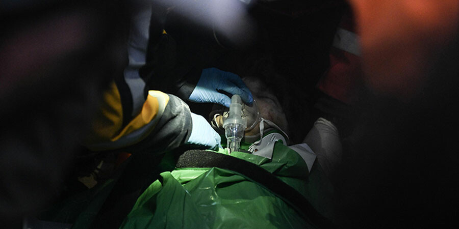 Evladının kurtuluşunu saniye saniye takip etti: 'Sen çık ben Galatasaraylı olurum oğlum'