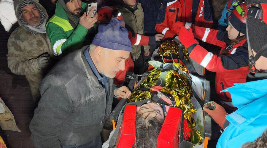 Minik Betül 47 saat sonra kurtarıldı! Gözyaşları sel oldu: Korkma deden burada