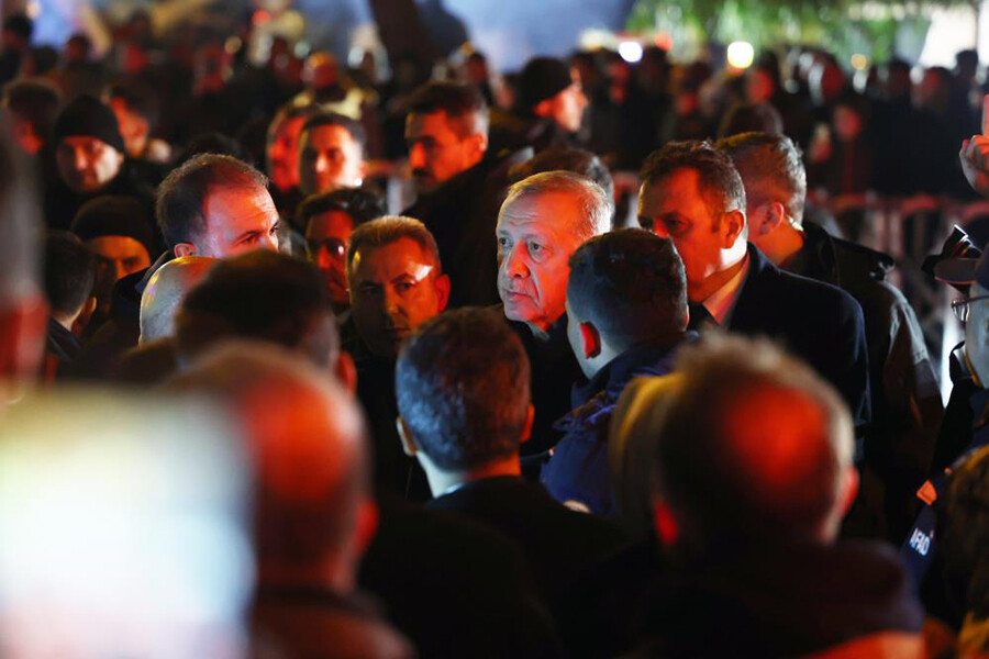 Depremzedeler Cumhurbaşkanı Erdoğan'dan dua istedi Depremzedeler Cumhurbaşkanı Erdoğan'dan dua istedi